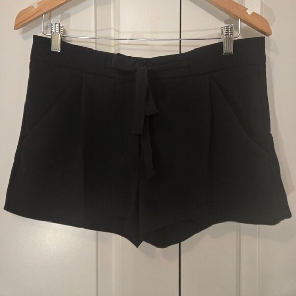 Women's Aritzia Wilfred dress shorts size 6 - Picture 1 of 3
